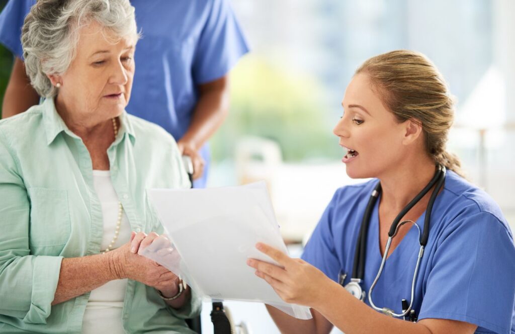 Home carer assisting Bellevue Hill senior with cleaning and meal